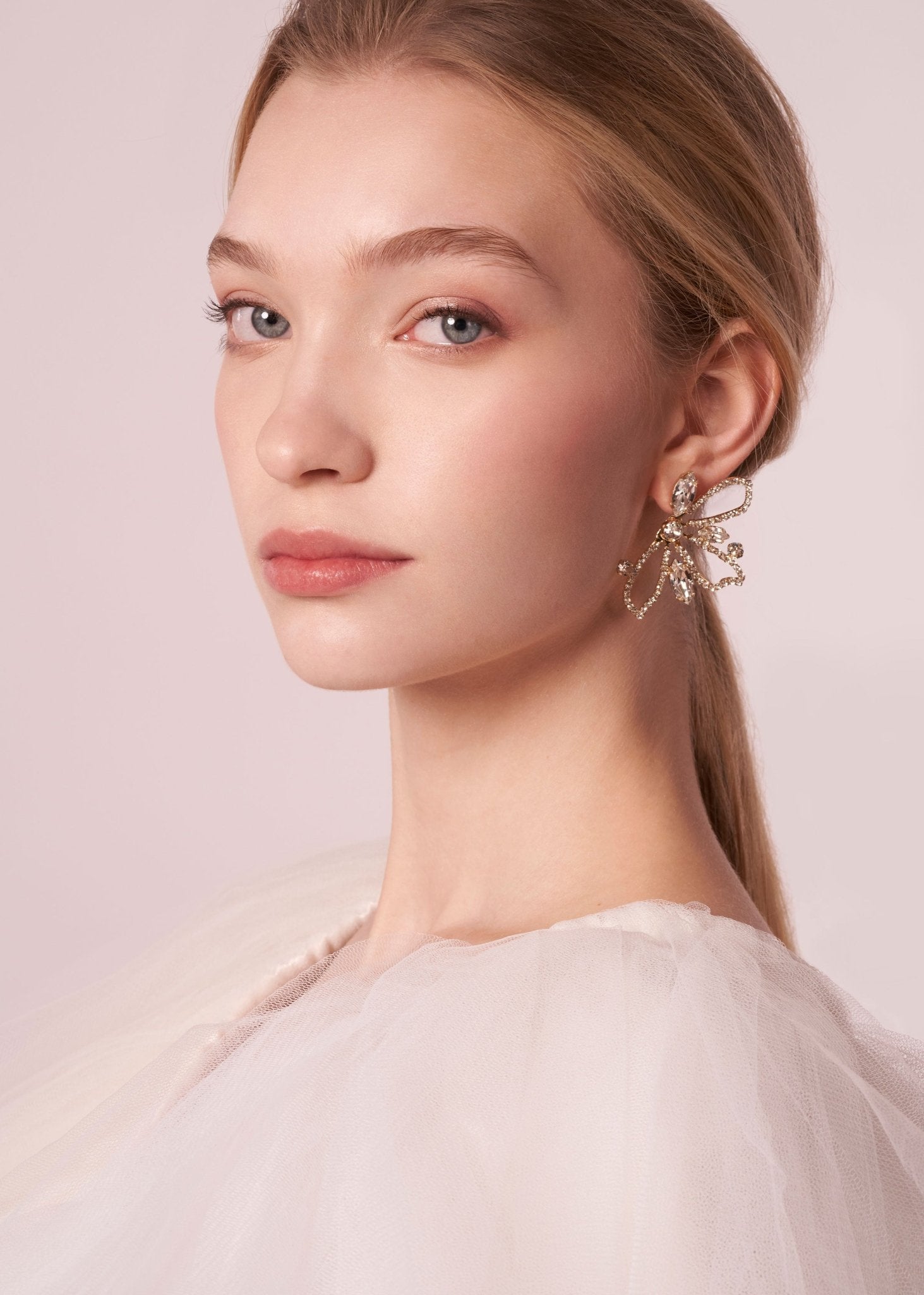 Elizabeth Bower Mari Crystal Statement Ohrstecker Rhodium Flügel